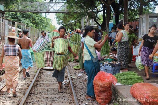 ミャンマー  人と列車と商品がごちゃ混ぜのダニンゴン市場を見学【ヤンゴン】