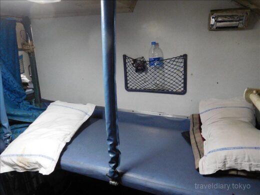 インド  バラナシ ⇒ コルカタ インド鉄道 2等寝台車で快適な移動