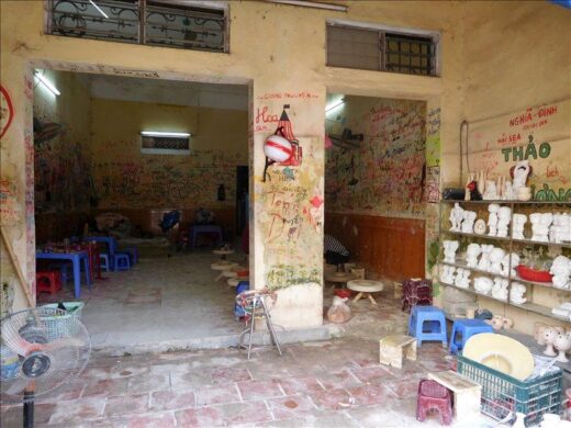 ベトナム  陶磁器の製造直売店の集まる「バッチャン村」へ自力で行ってきた