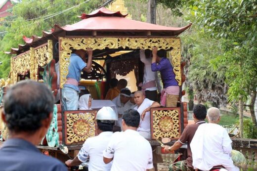 カンボジア  シアヌークビルをブラブラ_カンボジアの葬式はこんな感じ