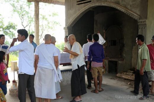 カンボジア  シアヌークビルをブラブラ_カンボジアの葬式はこんな感じ