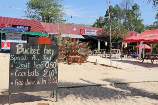 カンボジア  シアヌークビルで食べた海鮮バーベキューはこんなの。。