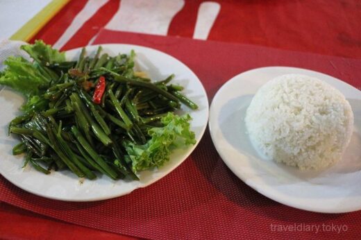 カンボジア  シアヌークビルで食べた海鮮バーベキューはこんなの。。