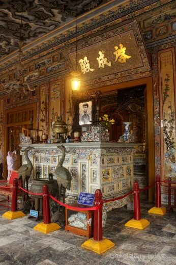 ベトナム  フエの世界遺産「歴史的建造物群」カイディン帝陵【ベトナム】