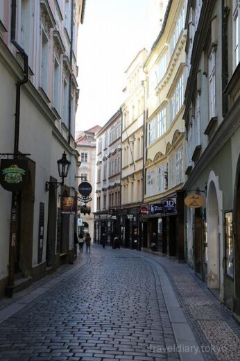 チェコ  プラハの美しい街を散策_からくり時計にはちょっとガッカリ