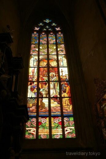 チェコ  ステンドグラスと壁画が美しかった世界遺産「聖バルバラ教会」
